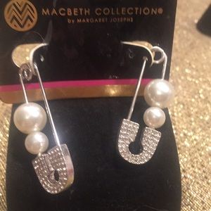 Pearl safety pin earring silver SOLD